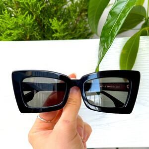 🌿 Le Specs Luxe Zaap Rectangle Sunglasses in Black